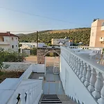 Eduart Apartament *