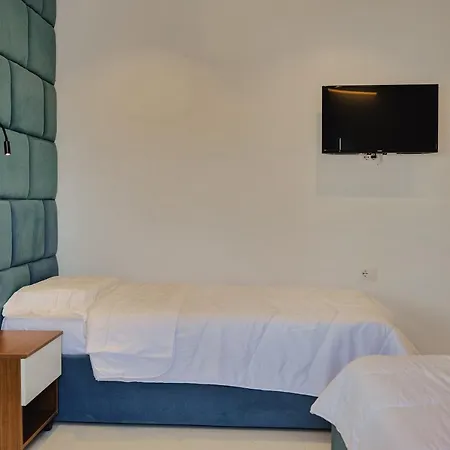 Eduart Apartment *